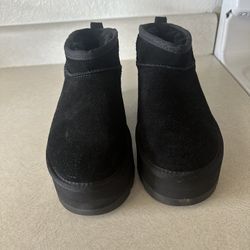 Ugg Platforms size 6 