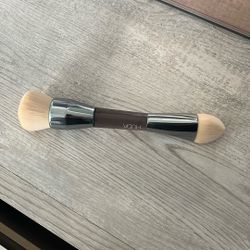 HUDA Majeup Brush