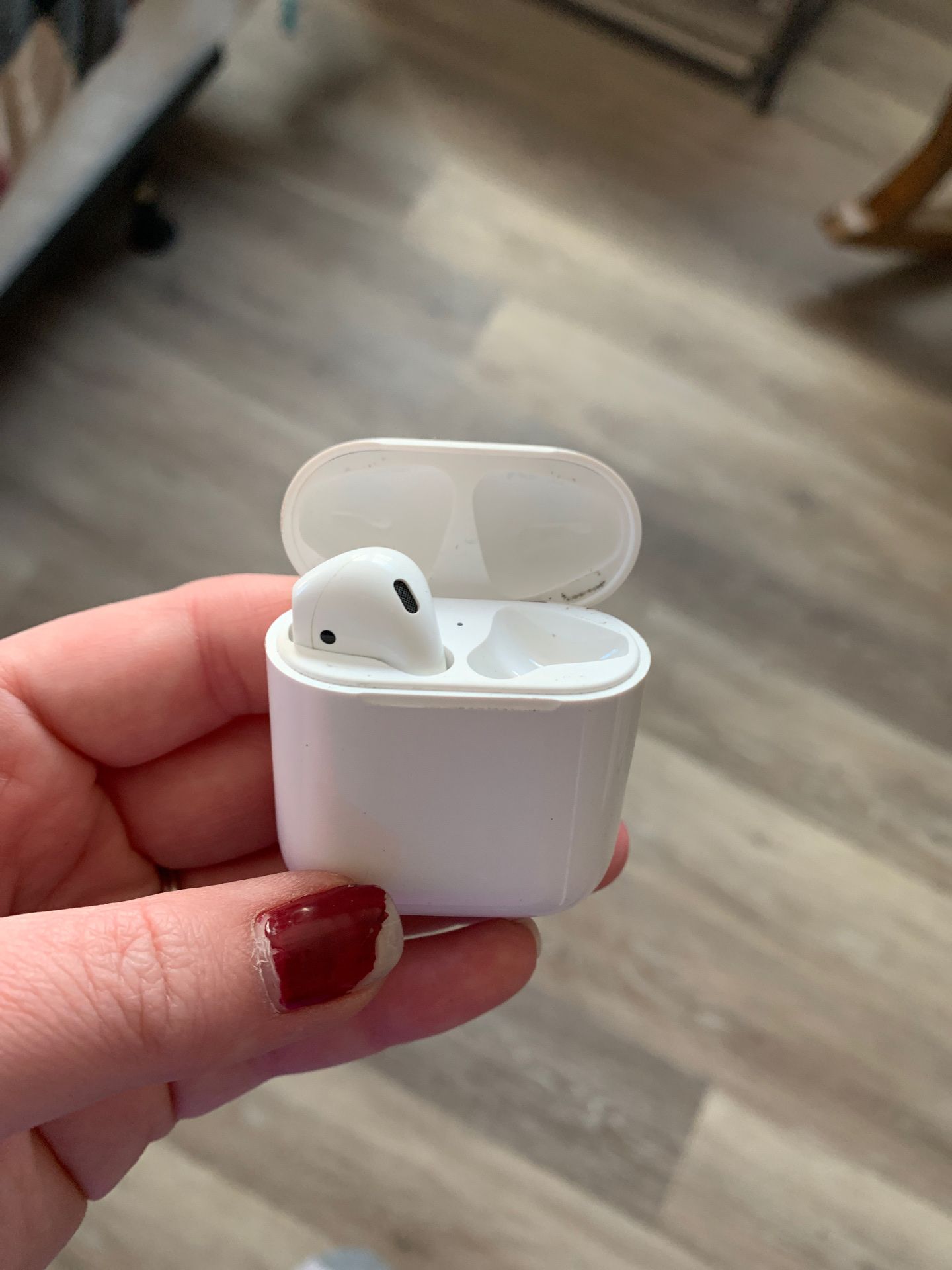 Apple air pod left ear
