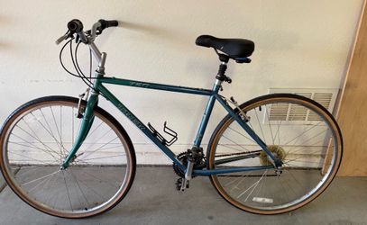 Trek 720 Multitrack Hybrid Commuter Bike