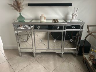 Mirrored dresser