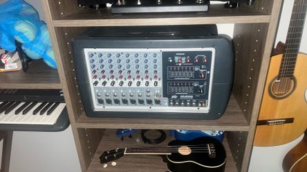 Peavey XR8300 powered 10 channel mixer