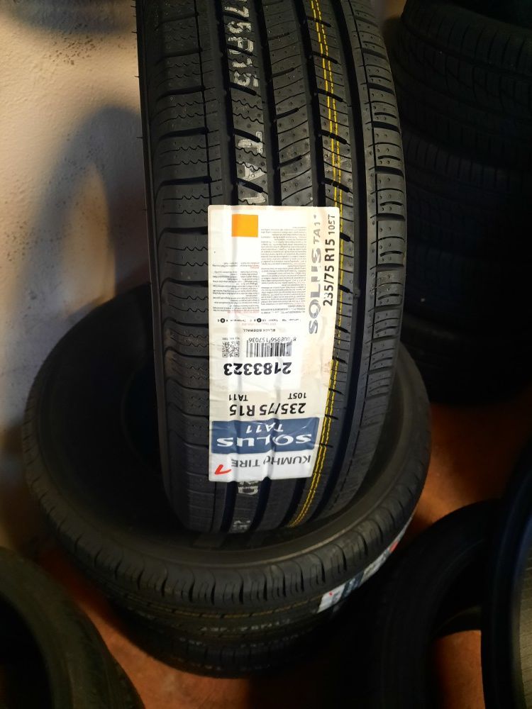 Set of 4 brand new tires 235/75/15