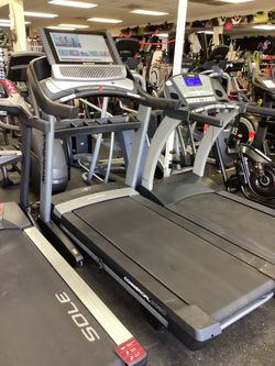 NordicTrack Commercial 2950 Treadmill With 22” HD Touchscreen and ONLY 12 run hours