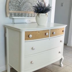 Beautiful Vintage Cottage Dresser 