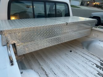 Selling My Utility Diamond Plate Box $ 100