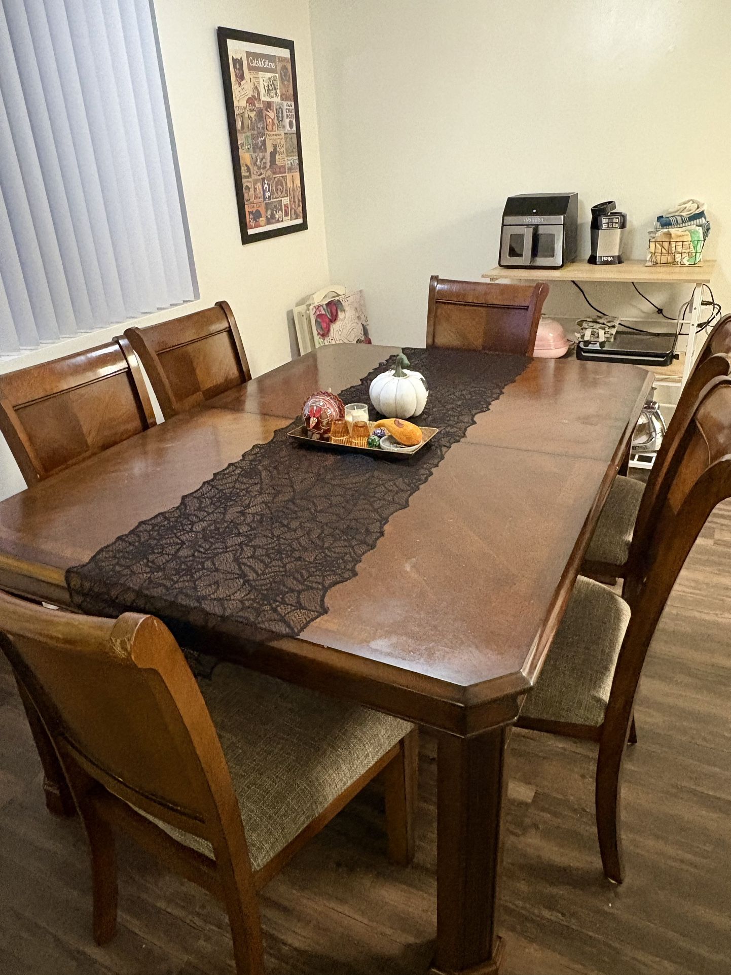 Wood Table With Leaf Sits 8! 48 In Wide, 65in Long Without Leaf In . 85” With Leaf.