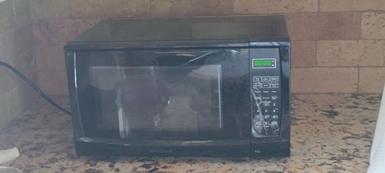 Microwave / Countertop / Black / w/Digital Display
/ Price is negotiable