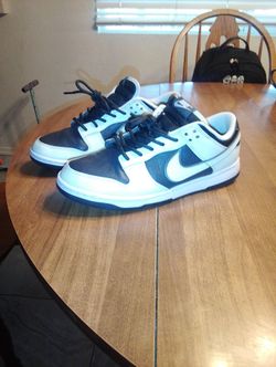 New dunks only wore two times size 10 and 1/2