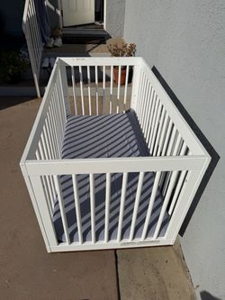 Wood Crib with Matress