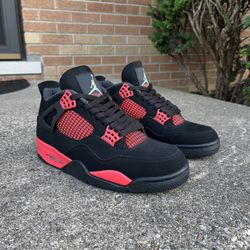 AIR JORDAN 4 RETRO ‘RED THUNDER' SIZE 10.5 M, ALMOST BRAND NEW