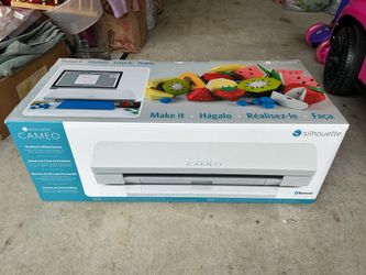 Silhouette Cameo machine w/vinyl