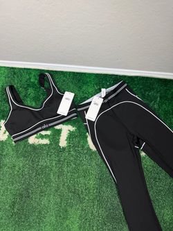 Alo Yoga Sports Bra and Leggings Set