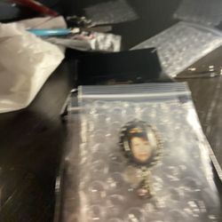 Boutonnieres / momentum Pictures, Pins, Flower Arrangements