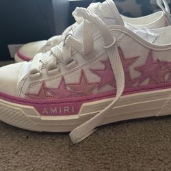 AMIRI STYLE NAME: STARS COURT LOW STYLE NUMBER: P823WFS007-109 COLOR: WHITE / PINK SIZE 8 US WOMEN 