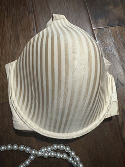 Beas bras & more bras all name brand some with tags