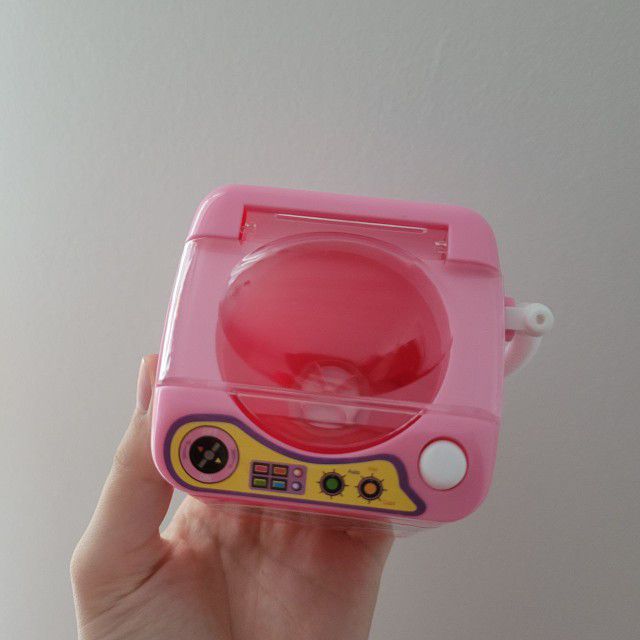 Makeup Brush Sponge Blender Washing-Machine Toy Cleaner Mini Washer 

Never used, like new 

12 $