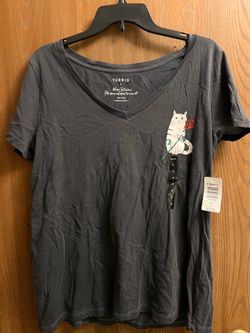Torrid Black V-Neck Tee with Cat Holding Rose Graphic
