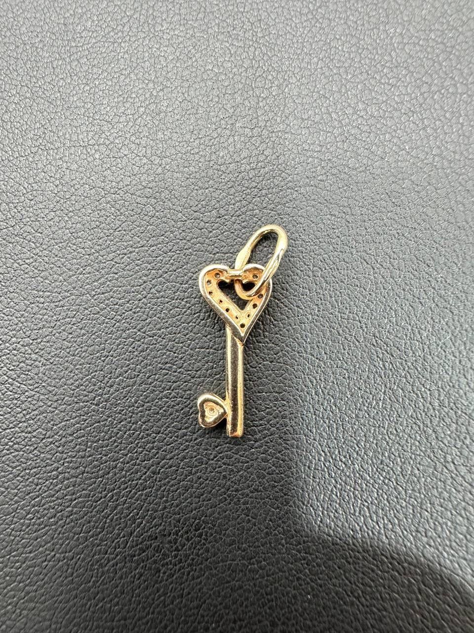 14K Yellow Gold Lucky key pendant CZ stones 1 gram