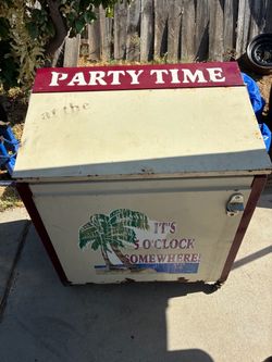 Vintage style Ice chest cooler good for party’s