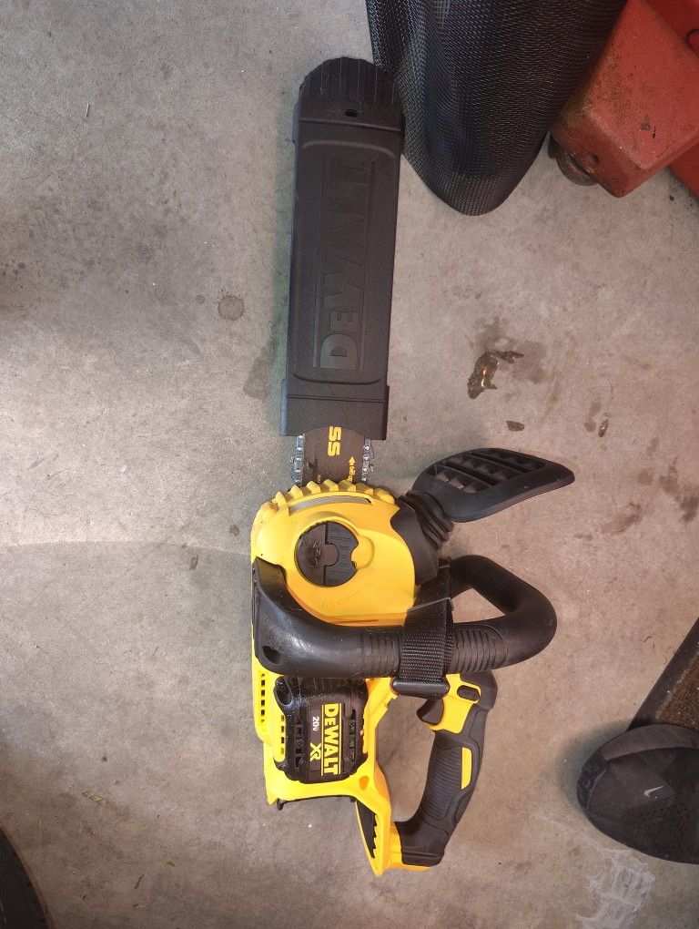 DEWALT DCCS620B 20V MAX Compact Cordless Chainsaw
