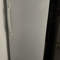 Frigidaire - Upright Freezer - White 