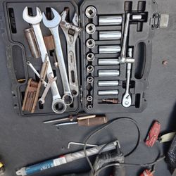 Ratchet set close to one in the tire strap package deal