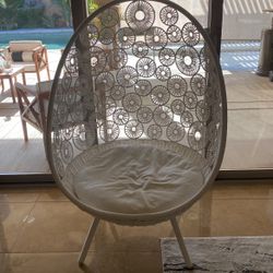 Beautiful large Egg Chair ! 
