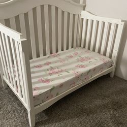 Delta Children 4-in-one convertible crib