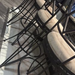 ✨ Set of 4 Elegant Barstools – Excellent Condition! ($175)