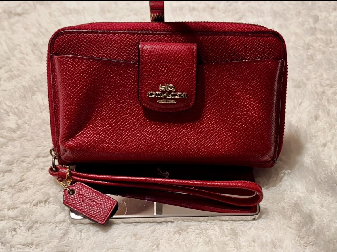 COACH Wine Red Pebbled Leather Full Zip Around Wristlet/Wallet