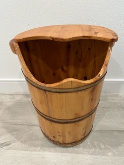 Rustic Wooden Garden Planter / Storage Tub with Lid