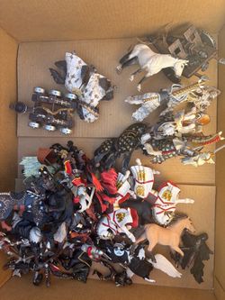 Assorted Papo knights and horses