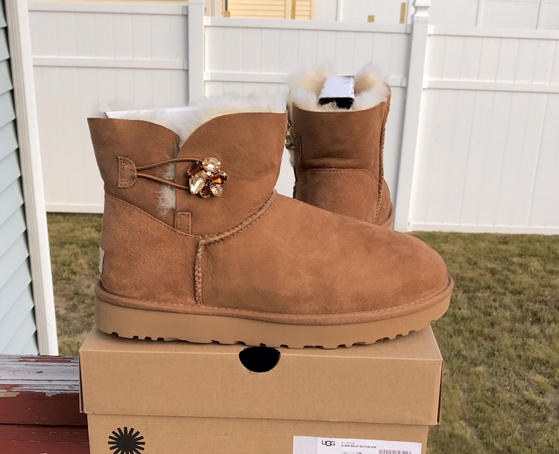 UGG mini Bailey button Gem