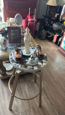La mesa y todo lo q está en la mesa $50