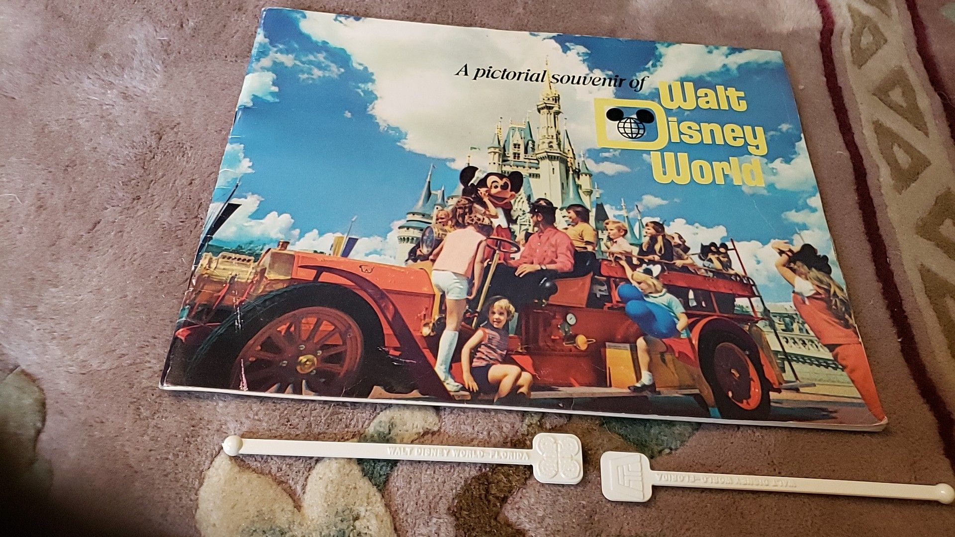 DISNEY WORLD SOUVENIR BOOKLET 1972