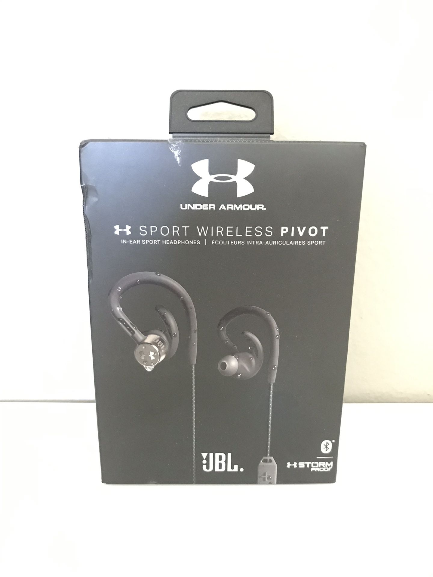 Under Armor Pivot Wireless Sport In-Ear Headphones Black