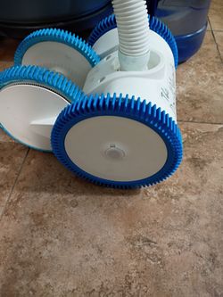 Hayward 4 wheel pool cleaner with hoses