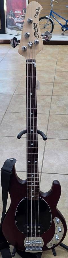 STERLING BY MUSIC MAN STINGRAY