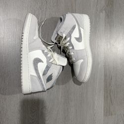 Jordan 1 Mid