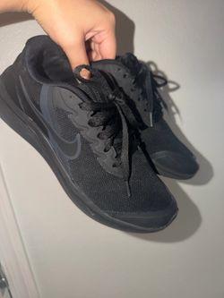 Black nike shoes