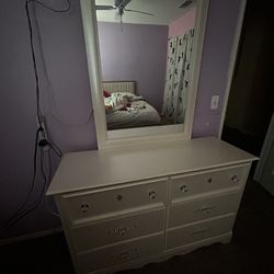 Drawers with mirror 