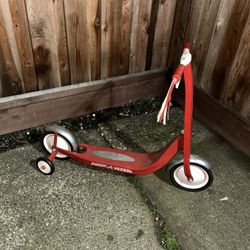 Vintage Radio Flyer Scooter With training Wheels 