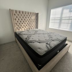 QUEEN BED & MATRESS 