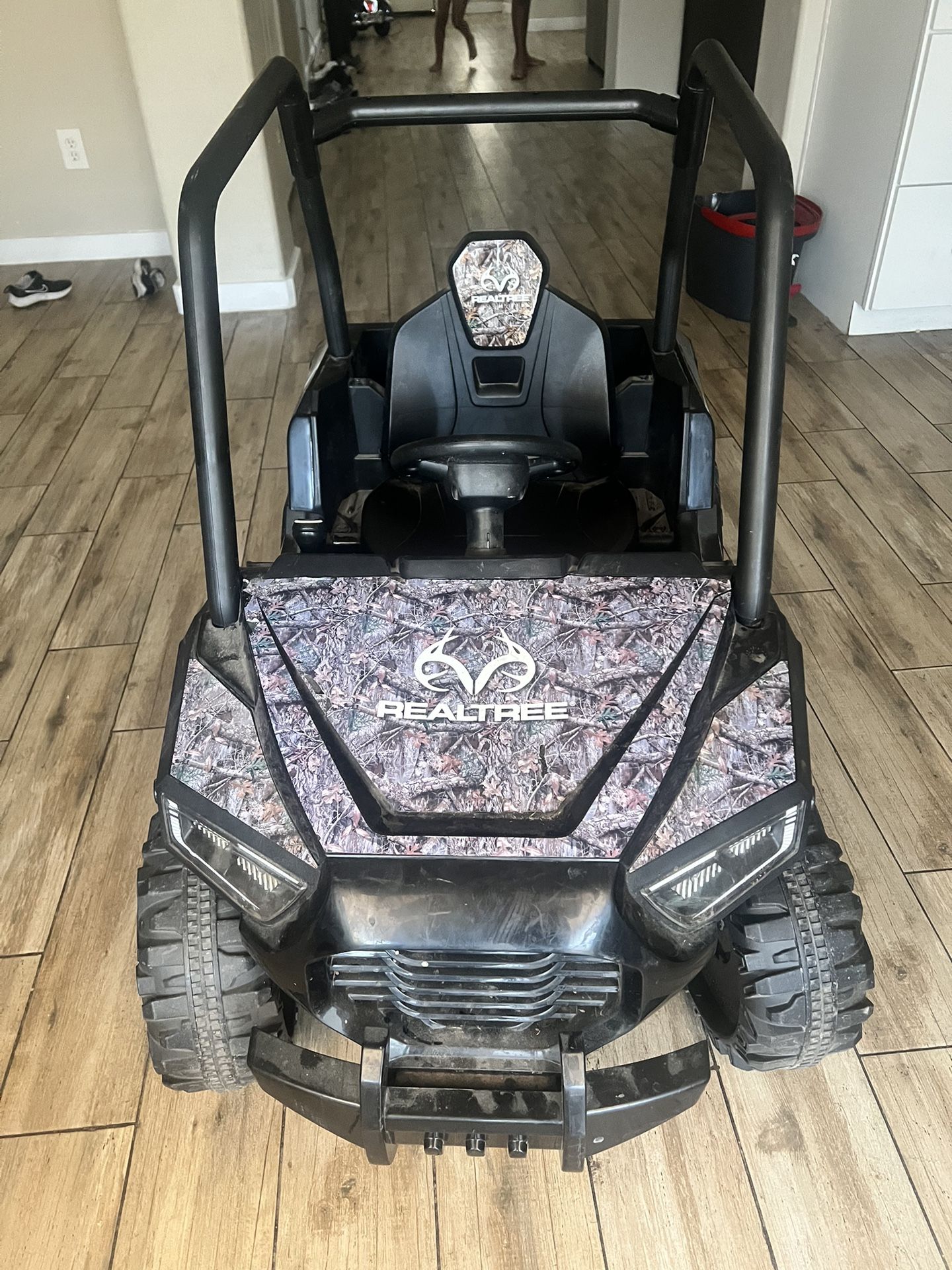 Realtree Whipsaw UTV Ride-On Toy by Kid Trax, rechargeable powered vehicle, boys or girls, camo, ATV