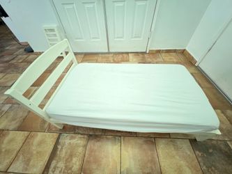 Toddler bed with mattress