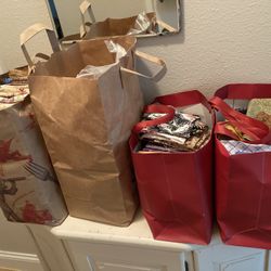 Tons (approx.) of quilt shop fat quarters fabric