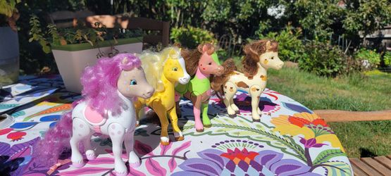 Strawberry shortcake follies and dolls. Pick Up Only