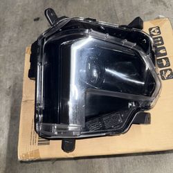 2023-24 Chevy Traverse Right Headlight