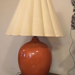 LAMP BEAUTIFUL ANTIQUE .UNIQUE